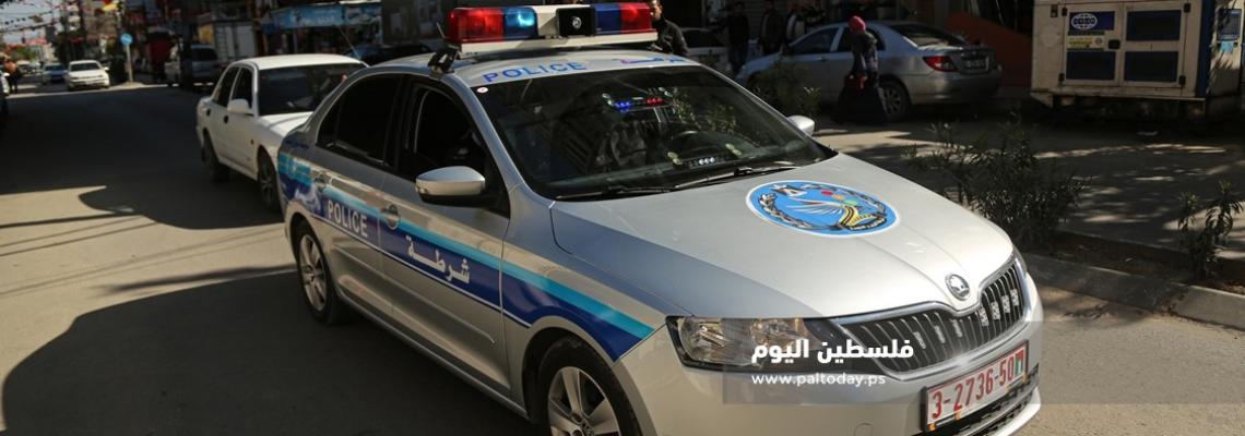 غزة: سيارات شرطة تجوب الشوارع لتحذير المواطنين عبر مكبرات الصوت من مخالفة اجراءات الوقاية من كورونا