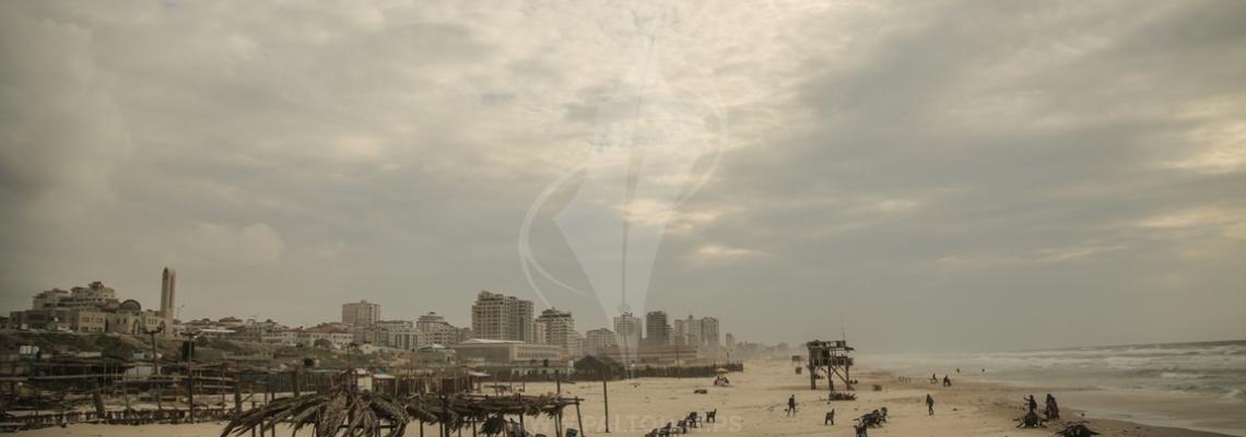 أجواء قطاع غزة العاصفة والمغبرة نتيجة المنخفض الجوي