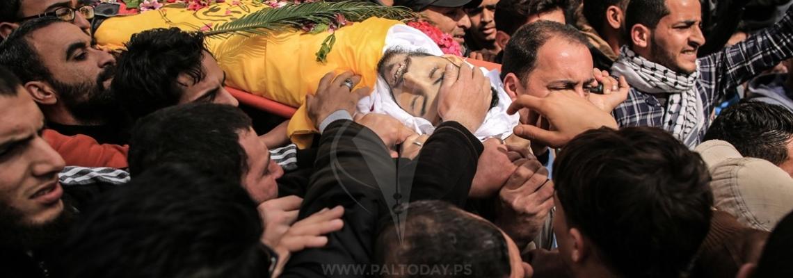 جماهير دير البلح تشيع ظهر اليوم جثمان الشهيد موسى موسى الذي ارتقى متأثراً بإصابته في مسيرات العودة