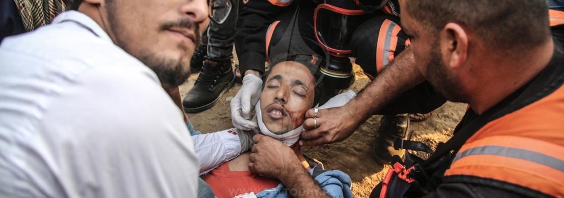 اصابة عشرات المواطنين خلال مشاركتهم بمسيرة العودة شرق قطاع غزة