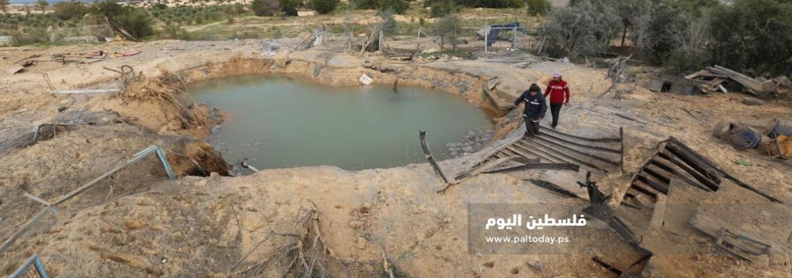 آثار تدمير بئر ومضخة مياه تابعة لمصلحة مياه بلديات الساحل، جراء قصفه من طائرات الاحتلال غرب رفح