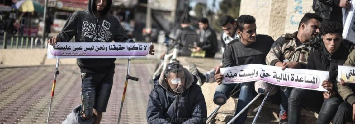 وقفة لمصابي مسيرة العودة فى مدينة رفح  للمطالبة بتوفير حياة كريمة