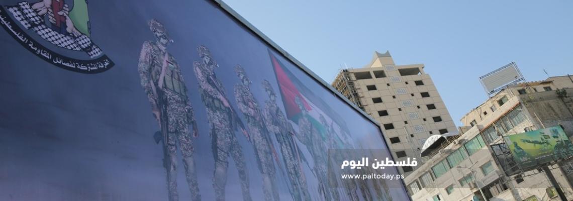 مفترق السرايا وسط غزة يتزين بعلم فلسطين وعناصر المقاومة ضمن مناورة "الركن الشديد"