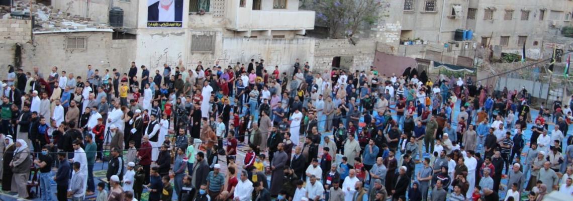 وسط إجراءات الحماية والوقاية..  حركة الجهاد الإسلامي في فلسطين تؤدي صلاة #عيد_الفطر_المبارك في المساجد والعراء في مدينة غزة.
