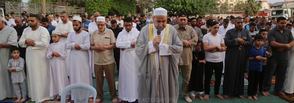 الجهاد تُقيم صلاة عيد الفطر السعيد في قطاع غزة