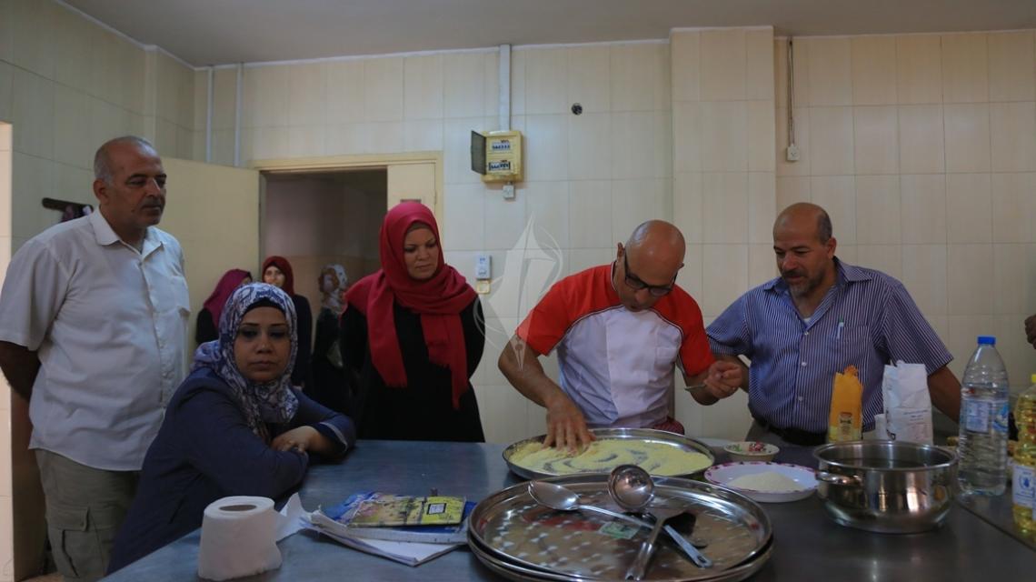 بالصور:طهاة فلسطينيون وايطاليون  يعدون أطباقاً تقليدية من كلا البلدين في قطاع غزة