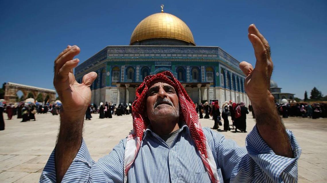 بالصور:المصلون في المسجد الاقصى المبارك فى الجمعة الاخيرة من شهر رمضان