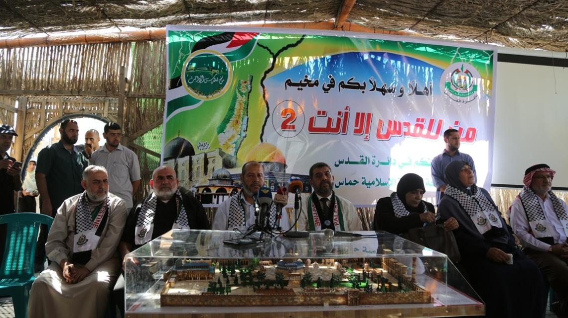 بالصور:حماس تفتتح مخيم "مَنْ للقدس إلا أنت" على شاطى بحر مدينة غزة
