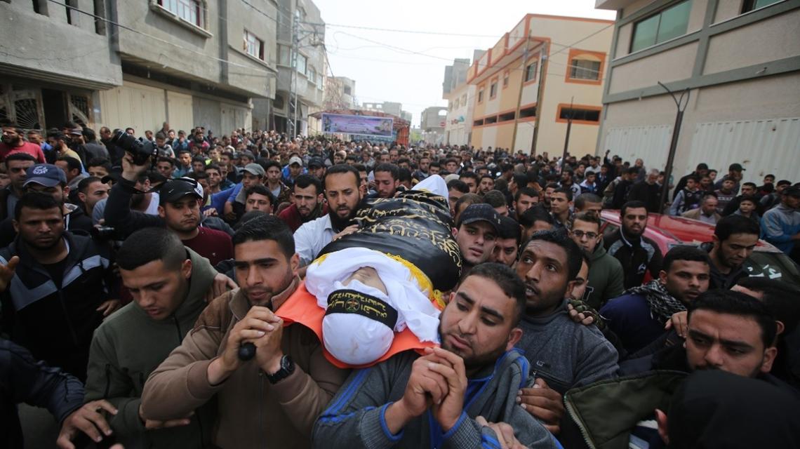 جماهير غفيرة في حي الشجاعية تُشيَّع جثمان الشهيد المجاهد جهاد حرارة