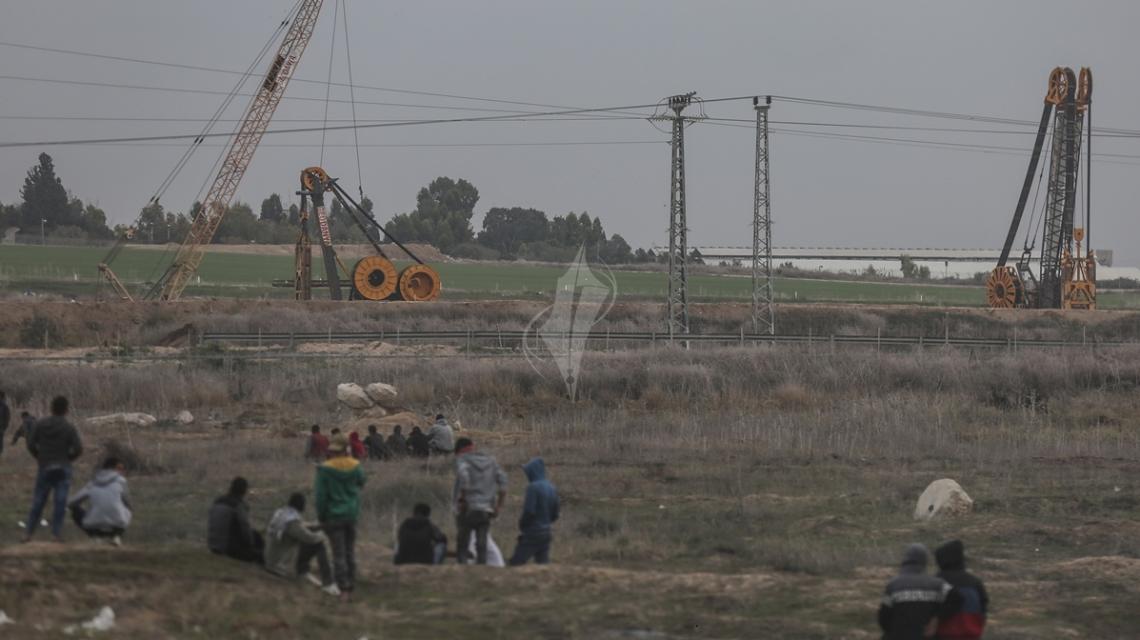بالصور:غزيون يقفون ببسالة أمام قوات الاحتلال شرق قطاع غزة