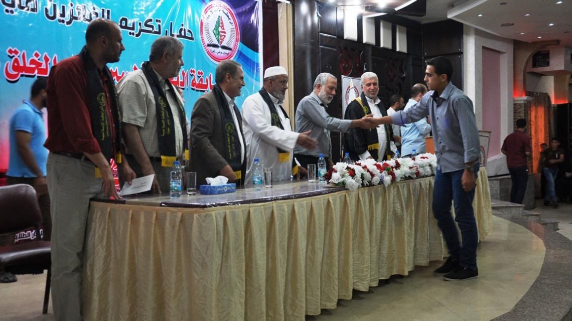 بالصور:الرابطة الإسلامية بغزة تكرم الفائزين في المسابقة البحثية لسيرة المصطفى عليه الصلاة والسلام