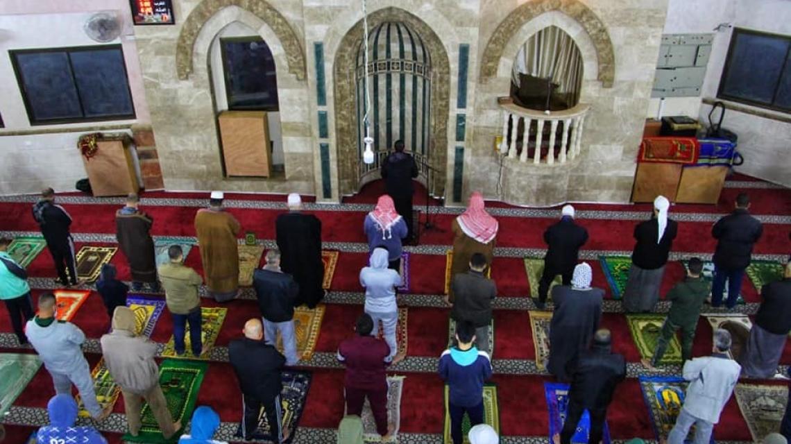 أداء اول صلاة في مساجد قطاع غزة بعد قرار اعادة افتتاحها وسط اجراءات الوقاية من فيروس كورونا
