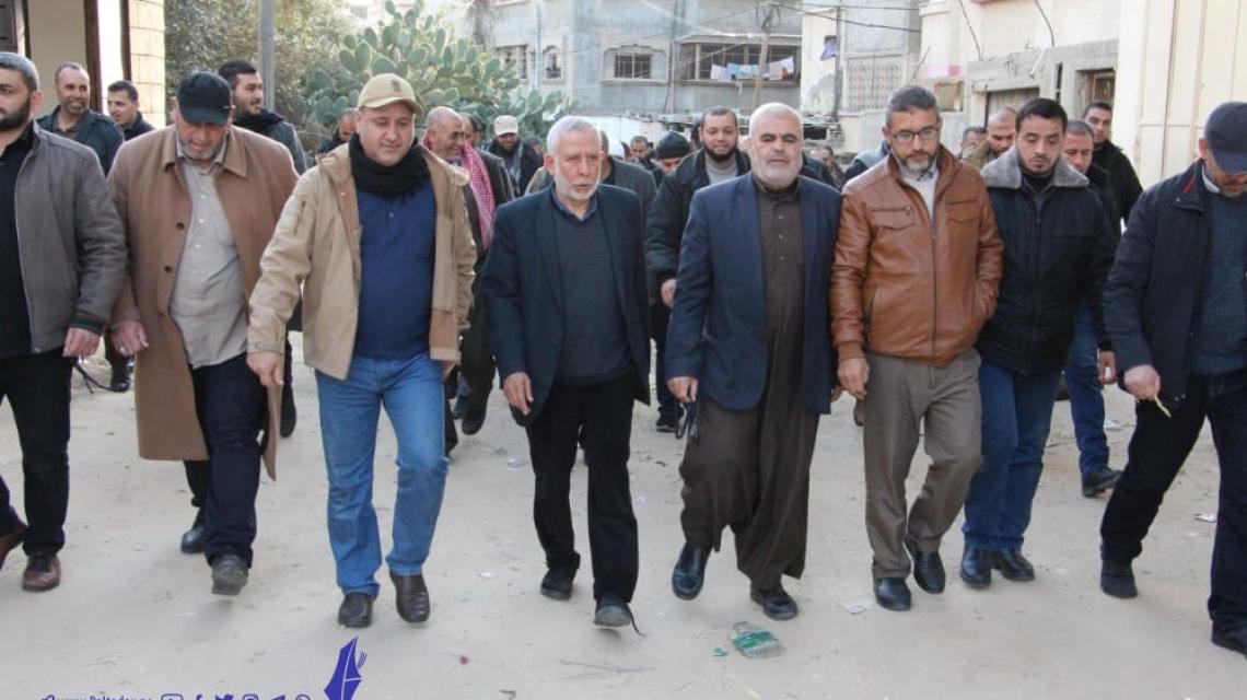 وفد من قيادة الجهاد برئاسة د. محمد الهندي يزور عوائل شهداء الاعداد والتجهيز بحي الشجاعية شرق غزة
