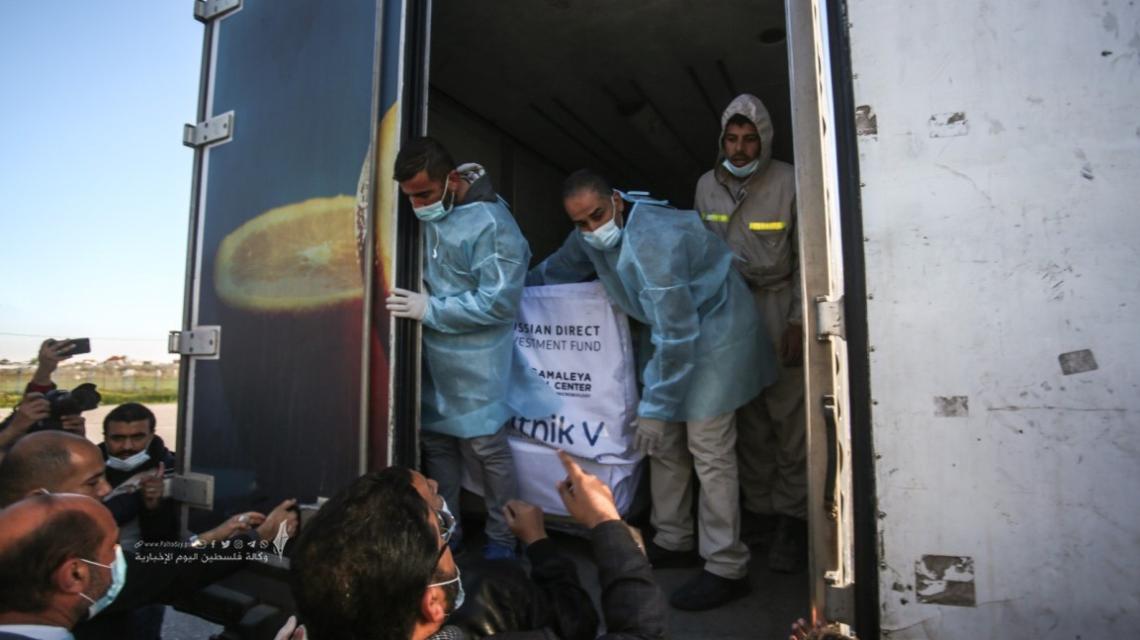 وصول 20.000 جرعة لقاح سبونتك V الروسي المضاد لكورونا عبر معبر رفح بدعم من الإمارات