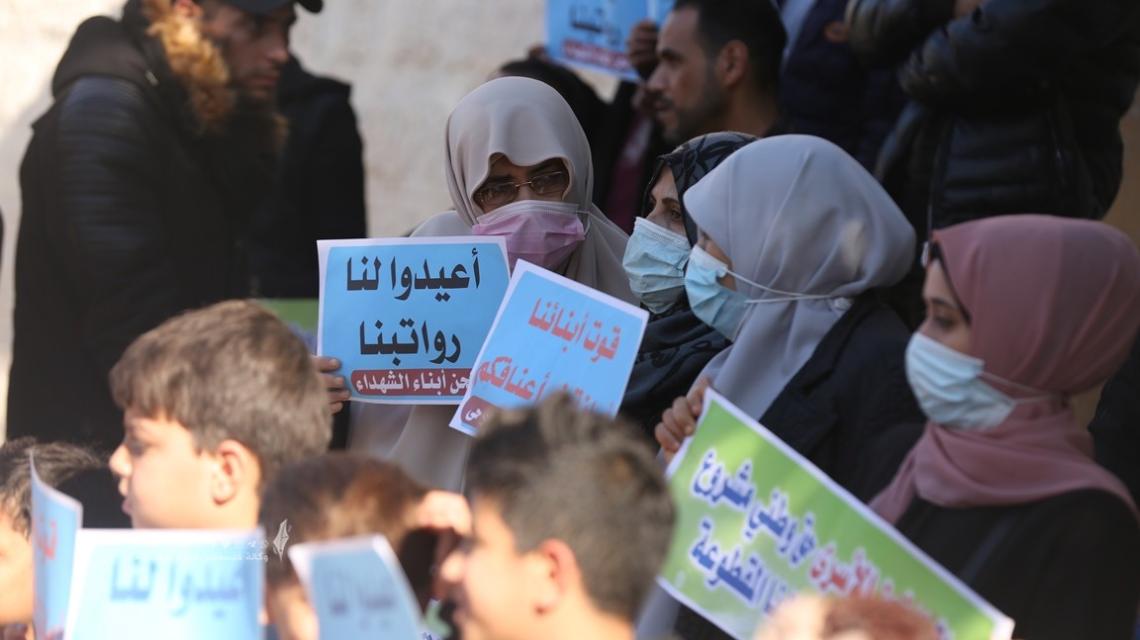 اعتصام حاشد أمام الصليب بغزة تضامناً مع الأسرى والمحررين والشهداء والجرحى المقطوعة رواتبهم