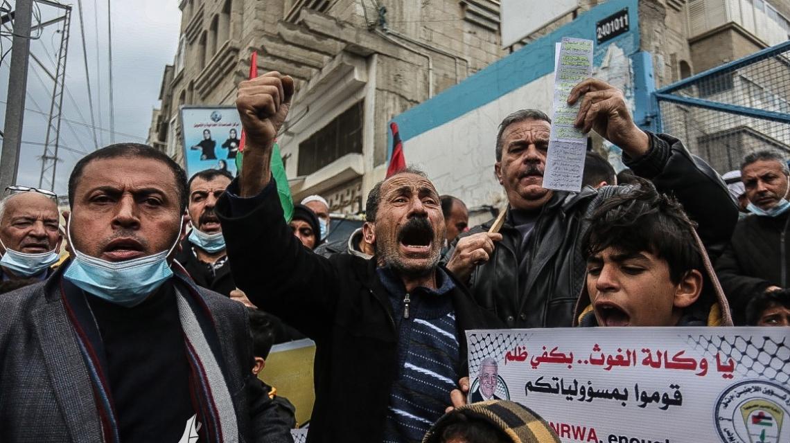استمرار الاحتجاجات في قطاع غزة أمام مراكز توزيع المساعدات الغذائية ومقرات الأونروا