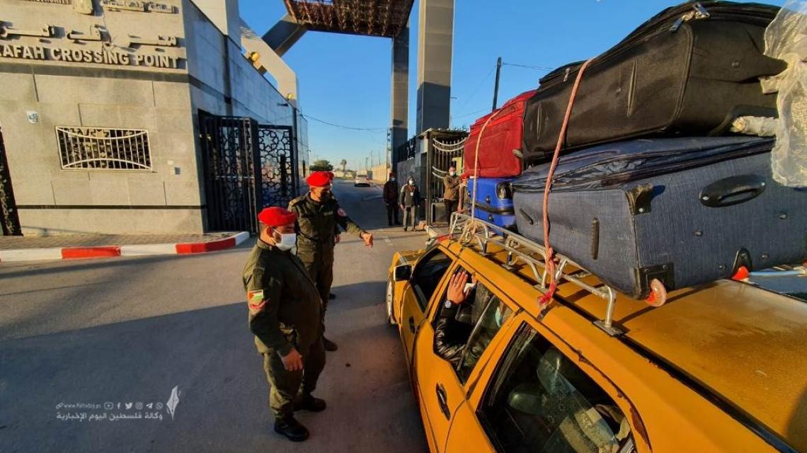 فتح معبر رفح البري في يومه الأول
