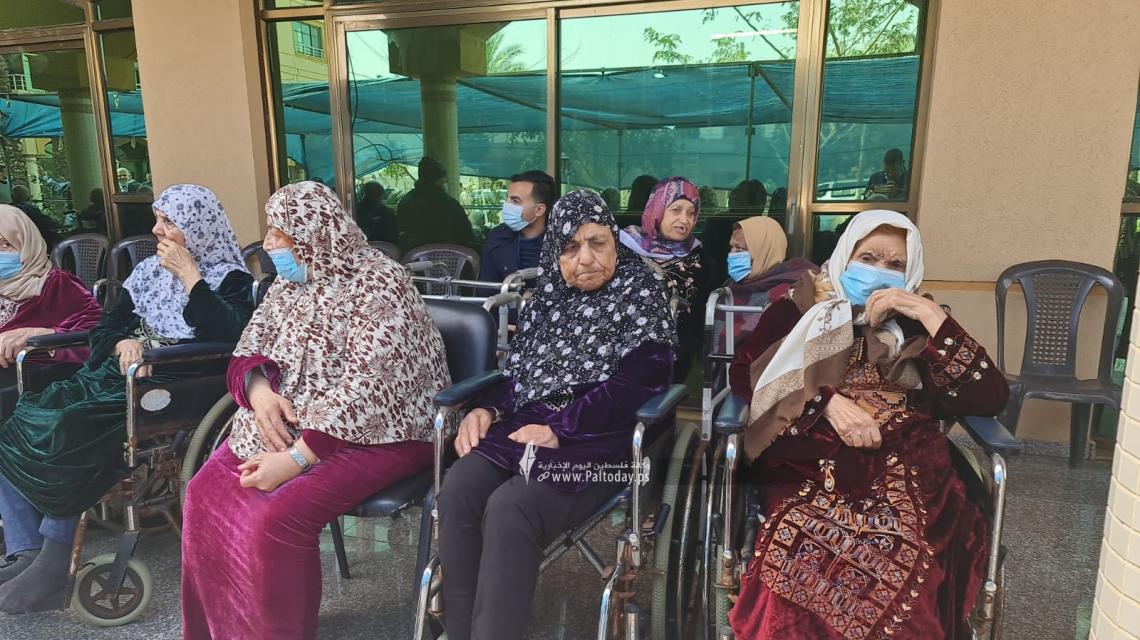 احتفالية بمناسبة يوم الأم في مركز الوفاء لرعاية المسنين بغزة