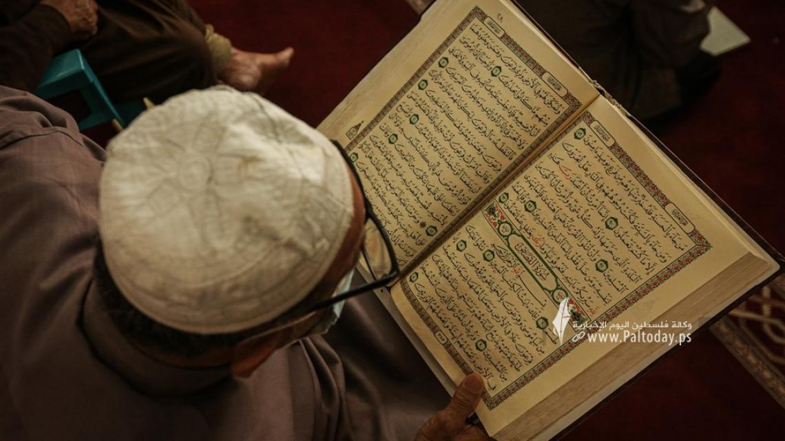 قراءة القرآن الكريم في مساجد غزة خلال شهر رمضان المبارك