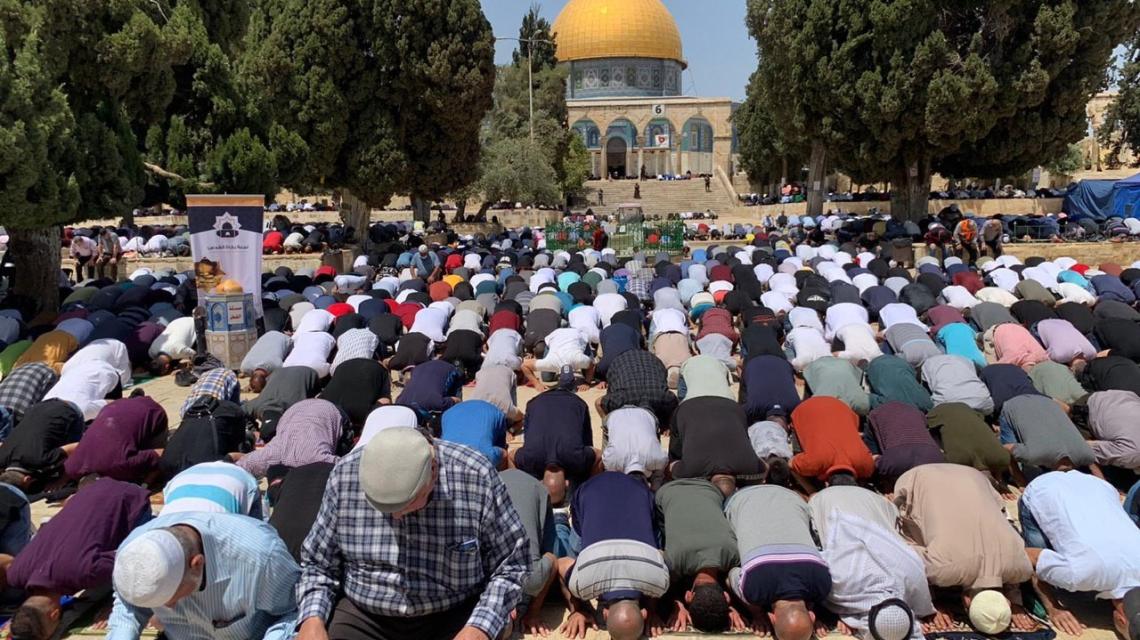 60 ألف مصلٍ أدوا صلاة الجمعة الثالثة من رمضان في رحاب المسجد الأقصى