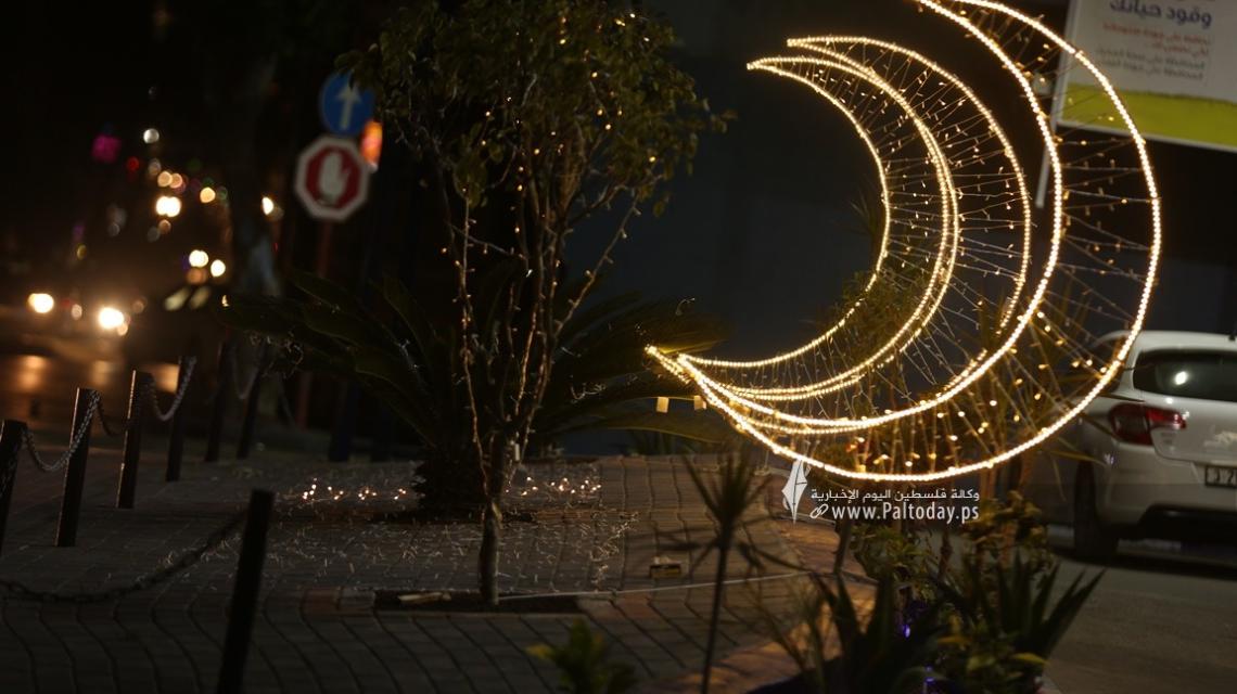 غزة تتزين بزينة وفوانيس شهر رمضان المبارك رغم الكساد والاوضاع الصعبة