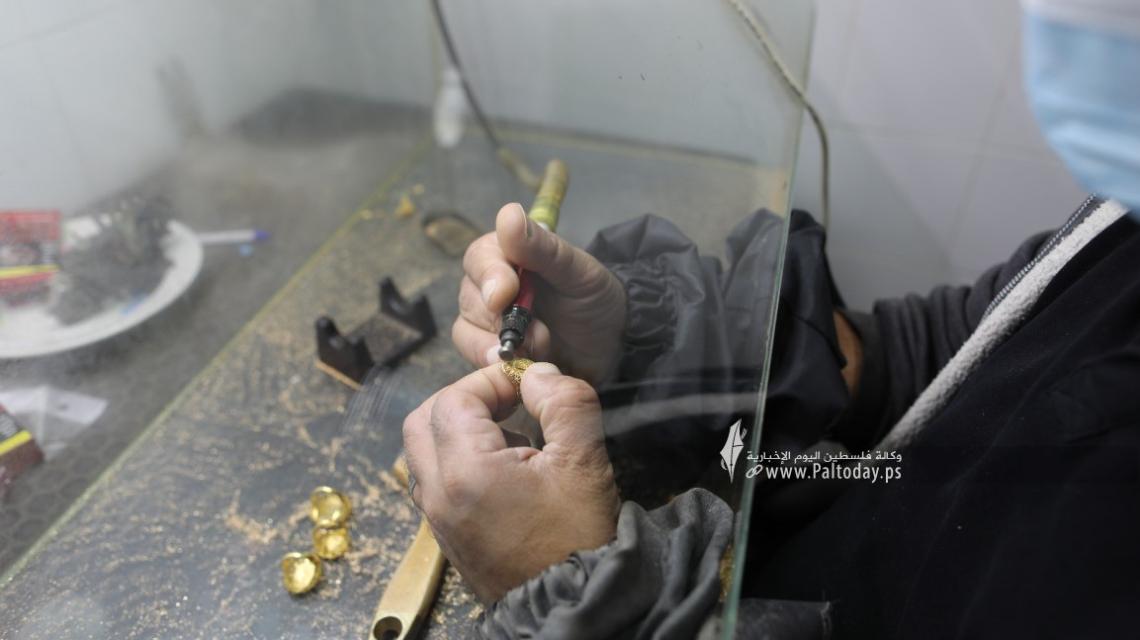 كورونا يضرب مبيعات الذهب بغزة ويُنعش تصنيعه