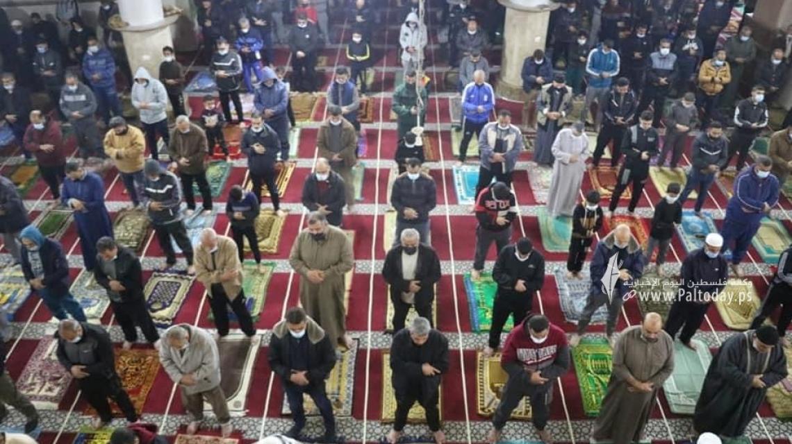 صلاة التراويح من مسجد الرحمن بمدينة غزة ضمن إجراءات السلامة والوقاية