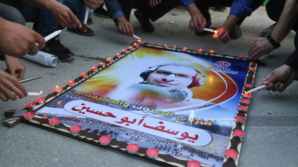 بالصور :"لجنة دعم الصحفيين" تضيء الشموع تأبيناً لضحايا العدوان الإسرائيلي من الصحفيين الفلسطينيين