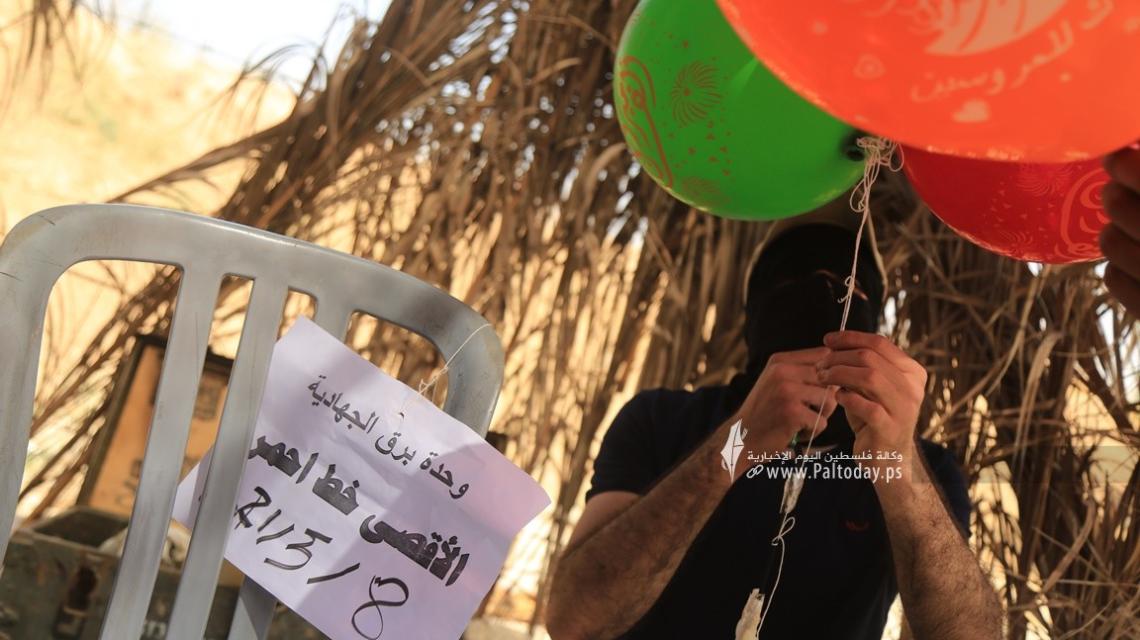 بالصور:بدء معركة "البالونات الحارقة" "وحدة برق" تطلق بالونات حارقة ومتفجرة تجاه مستوطنات "غلاف غزة"