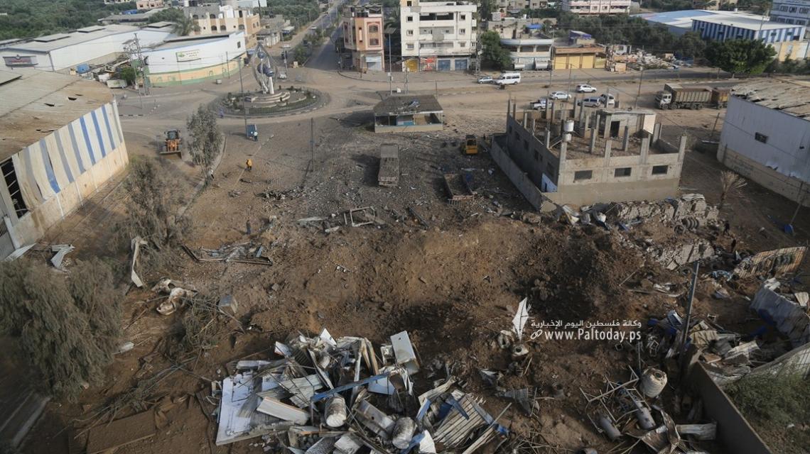 آثار القصف الإسرائيلي على منازل المواطنين والمنشآت الصناعية في قطاع غزة