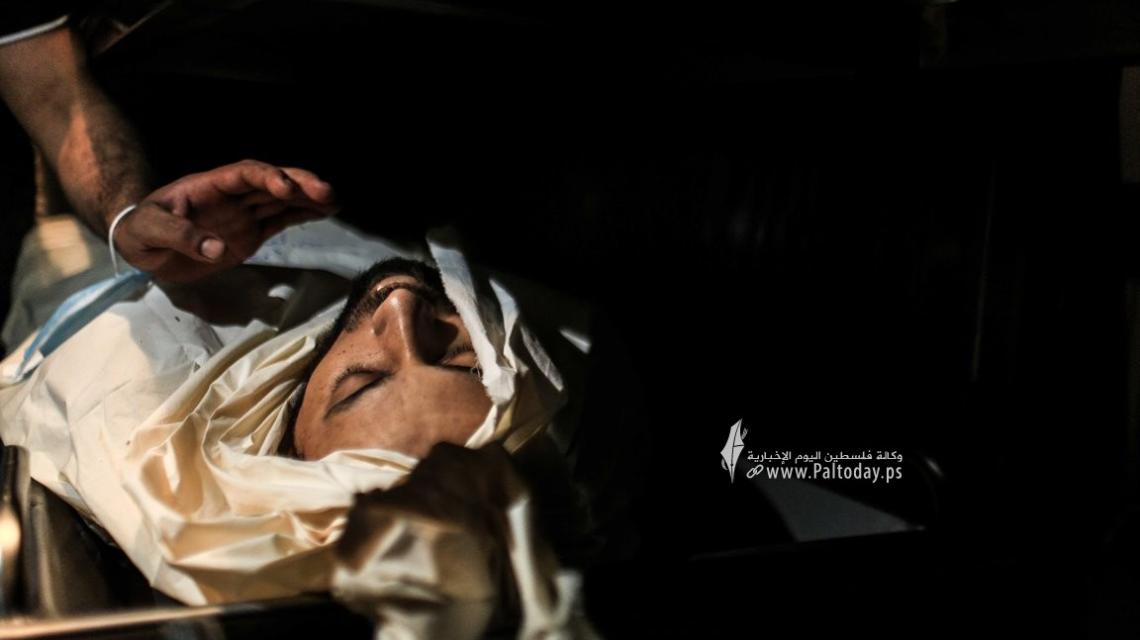 ارتقاء الشهيد ' سليم الفرا ' بعد استهدافه من قبل  الإحتلال فى مدينة خانيونس