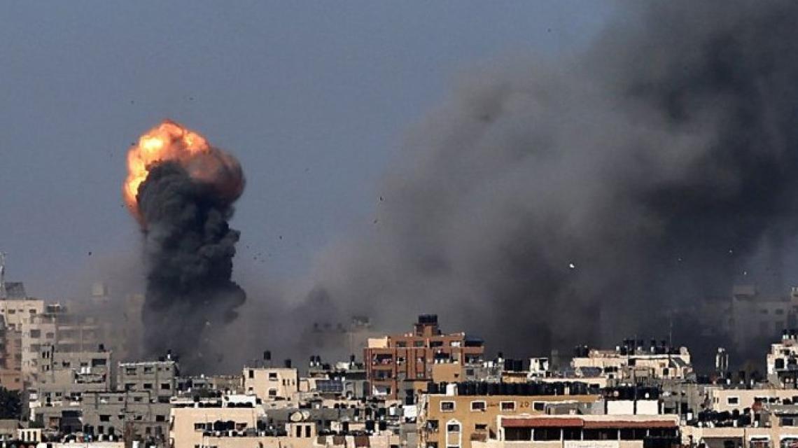 بالصور :مشاهد من القصف الجوي لطيران الاحتلال على قطاع غزة