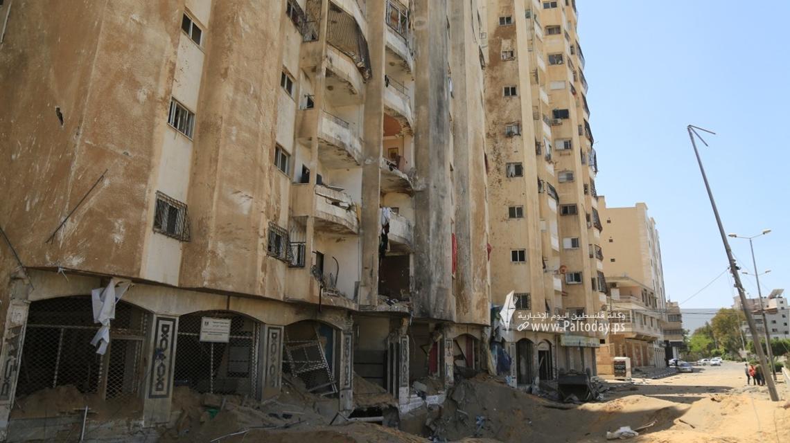 طائرات الاحتلال الاسرائيلي تكثف من غاراته لتطال مباني وشقق سكنية بغزة