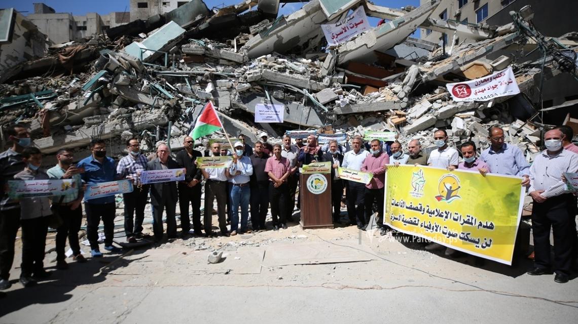وقفة لمهجة القدس للتضامن مع إذاعة الأسرى التي قُصفت في برج الجلاء وسط غزة