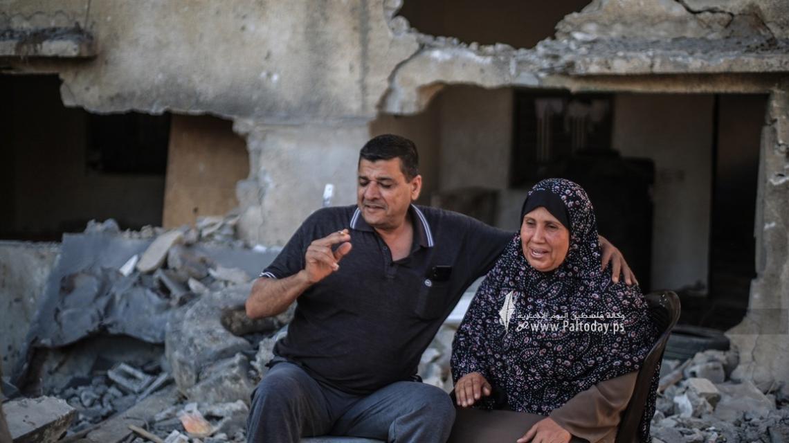 الاحتلال يدمر بيت الزوجين ولكن لم يدمر حبهما