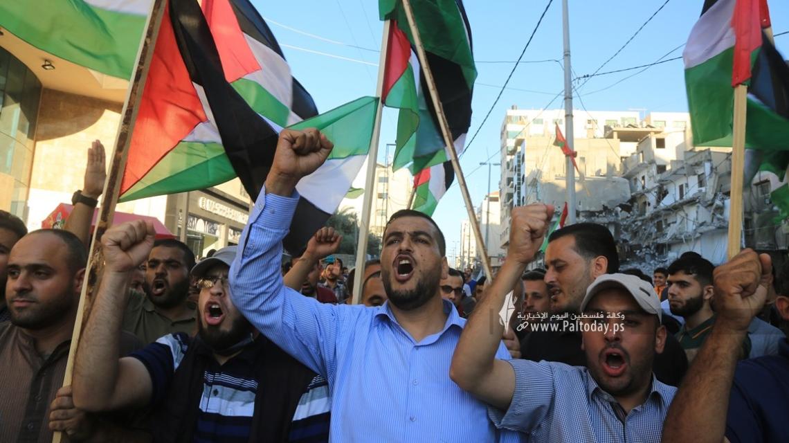 بالصور: مسيرات جماهيرية تجوب شوارع مدينة غزة دعماً واسناداً للمقدسيين بالتزامن مع انطلاق "مسيرة الأعلام" للمستوطنين في القدس المحتلة.