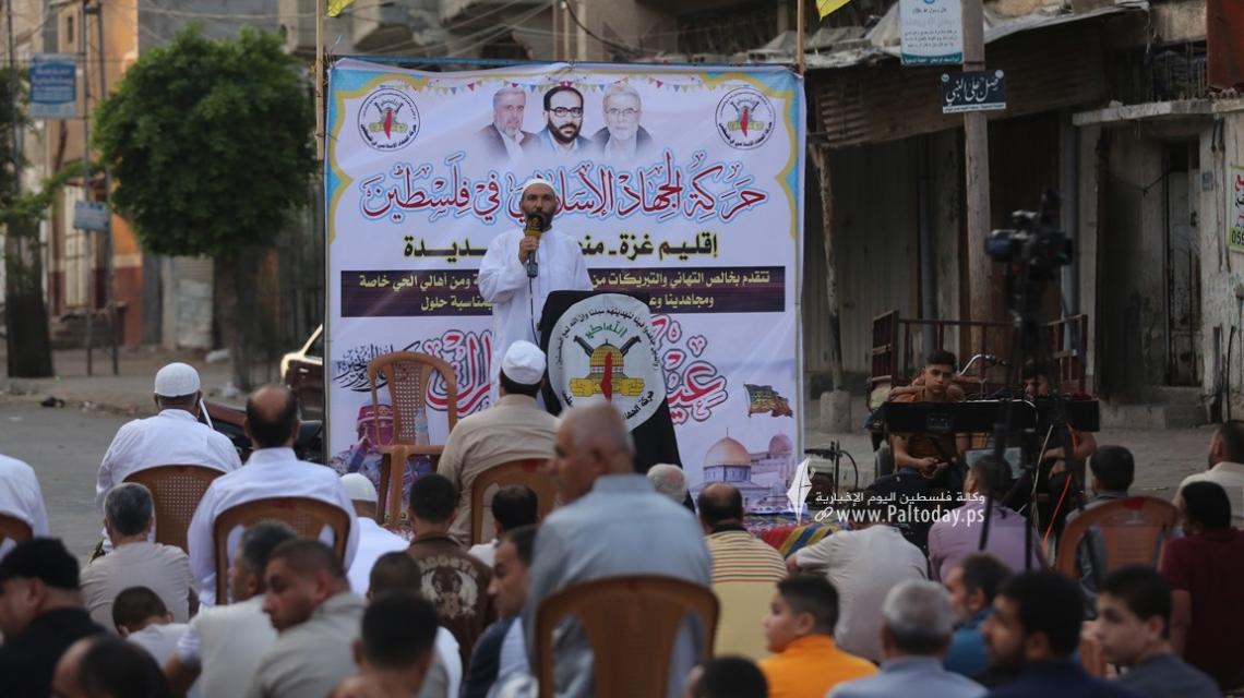 بالصور:الجهاد بغزة تقيم صلاة عيد الأضحى في العراء
