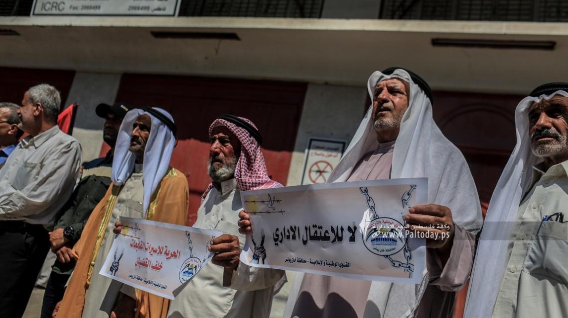 القوى في خان يونس تنظم اعتصاماً تضامنياً مع الأسرى