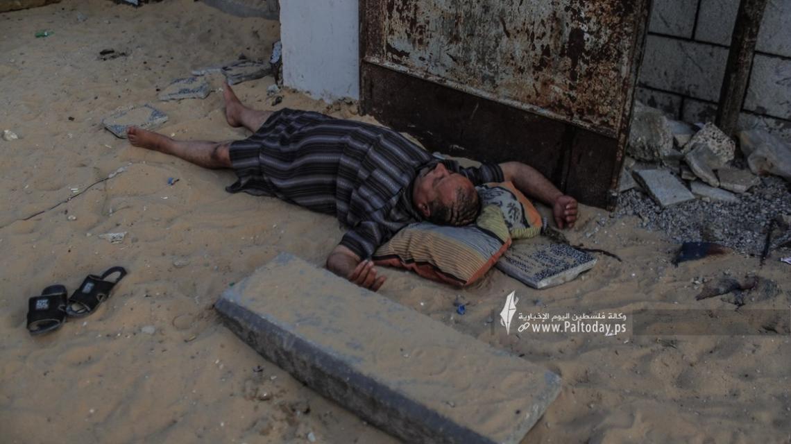 موجة الحر تظهر عمق الأزمة الإنسانية بغزة