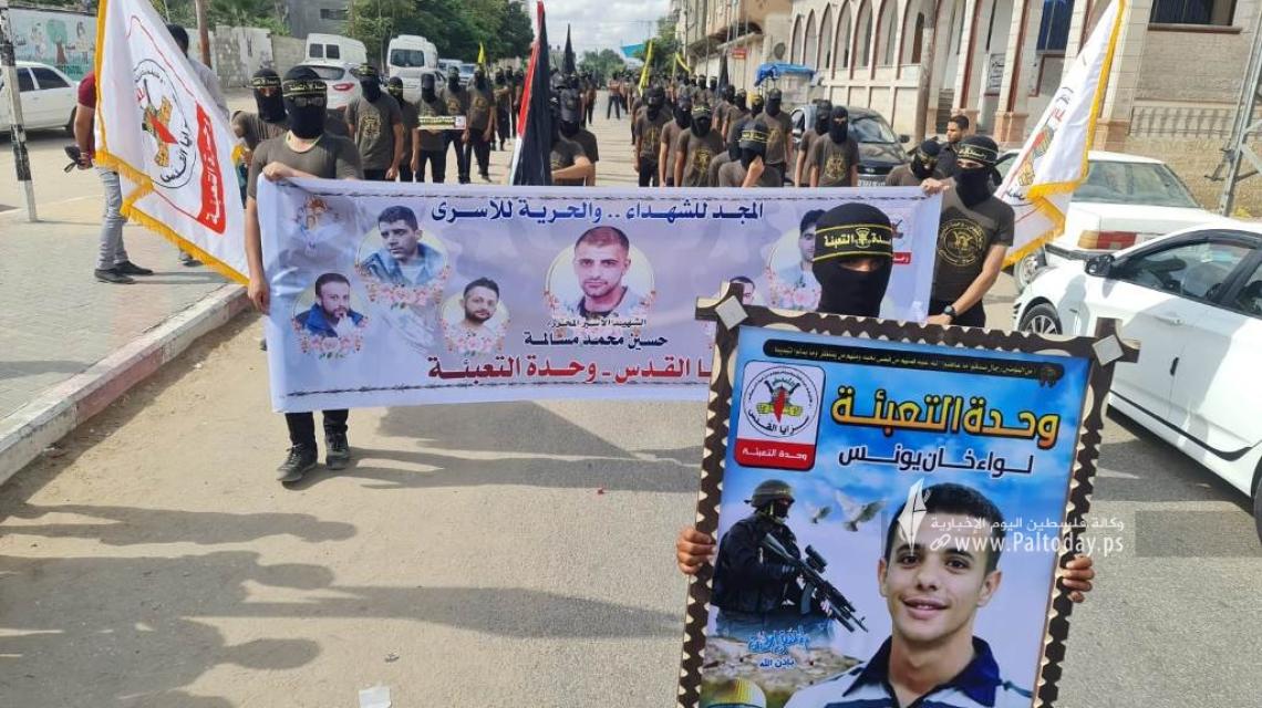 بالصور:سراياالقدس "وحدة التعبئة "تنظم مسير شبابي بمدينة خانيونس تضامنًا مع الأسرى في سجون الاحتلال