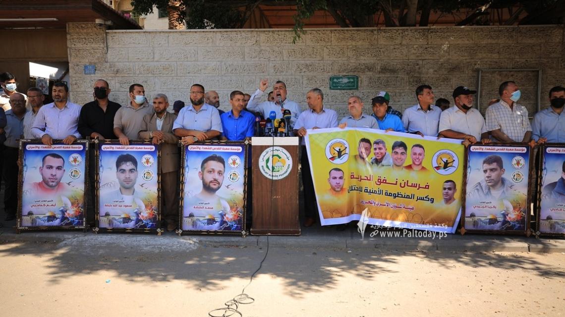 بالصور:وقفة لهيئة شؤون الأسرى ومؤسسة مهجة القدس اسناداً للأسرى في السجون