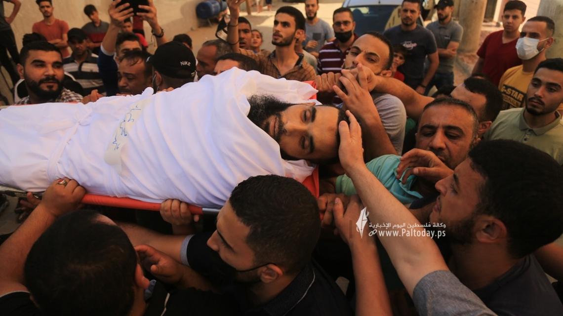 بالصور: جماهير تُشيّع الشهيد محمد عمار وسط قطاع غزة