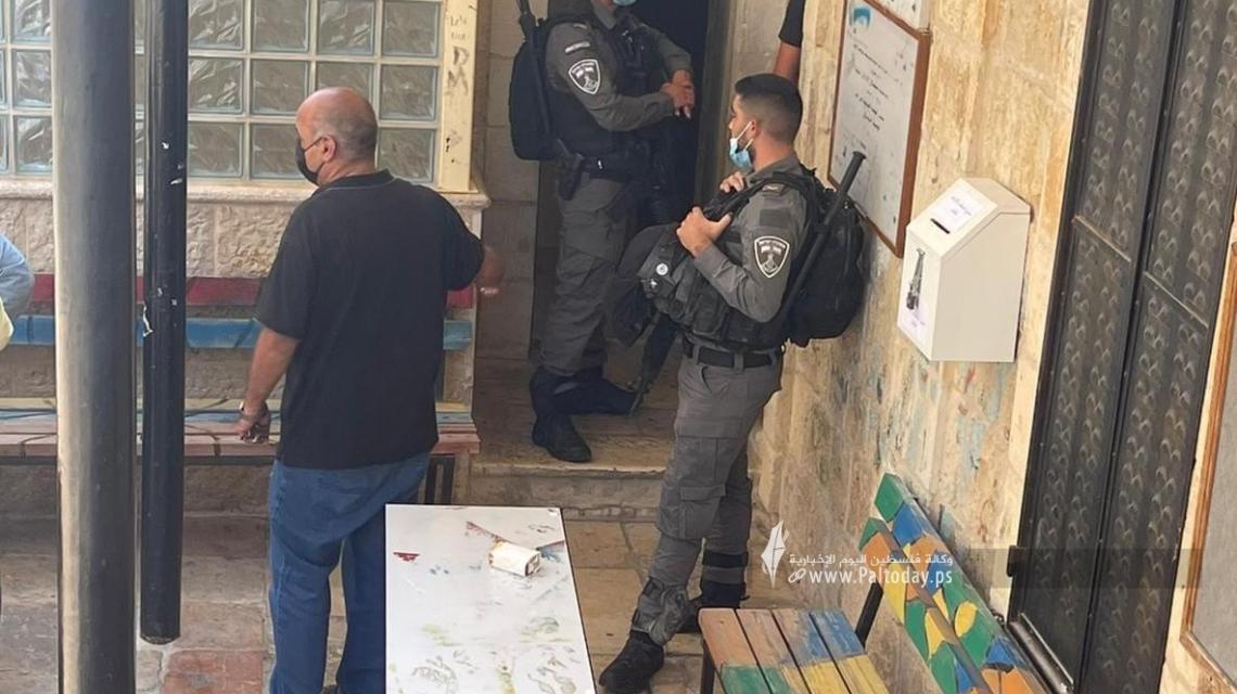 قوات الاحتلال تقتحم مدرسة الشابات المسلمات في القدس وتعتقل مديرتها وآخرين