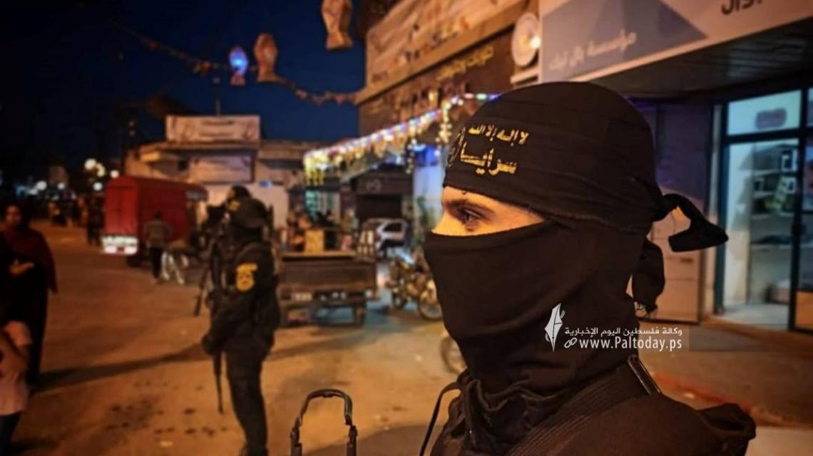 عرض عسكري ل سرايا القدس شرقي خان يونس ابتهاجاً بعملية انتزاع الحرية وتحيةً للأسرى الستة.