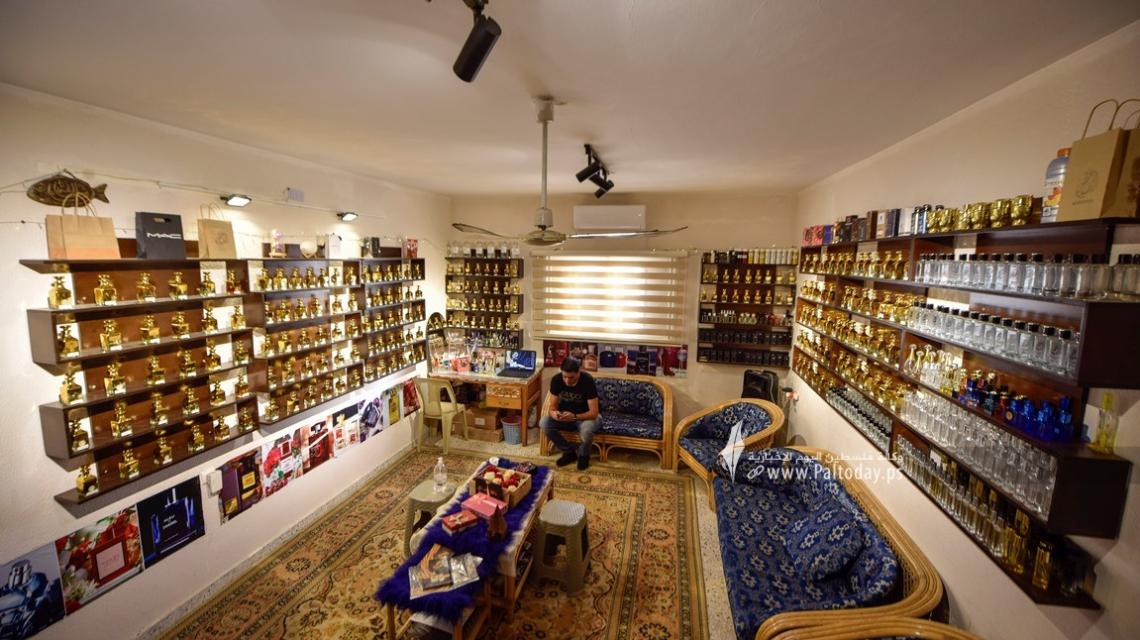 متجر للعطور داخل المنزل ..شاهد كيف تغلب الشاب "وئام" على البطالة