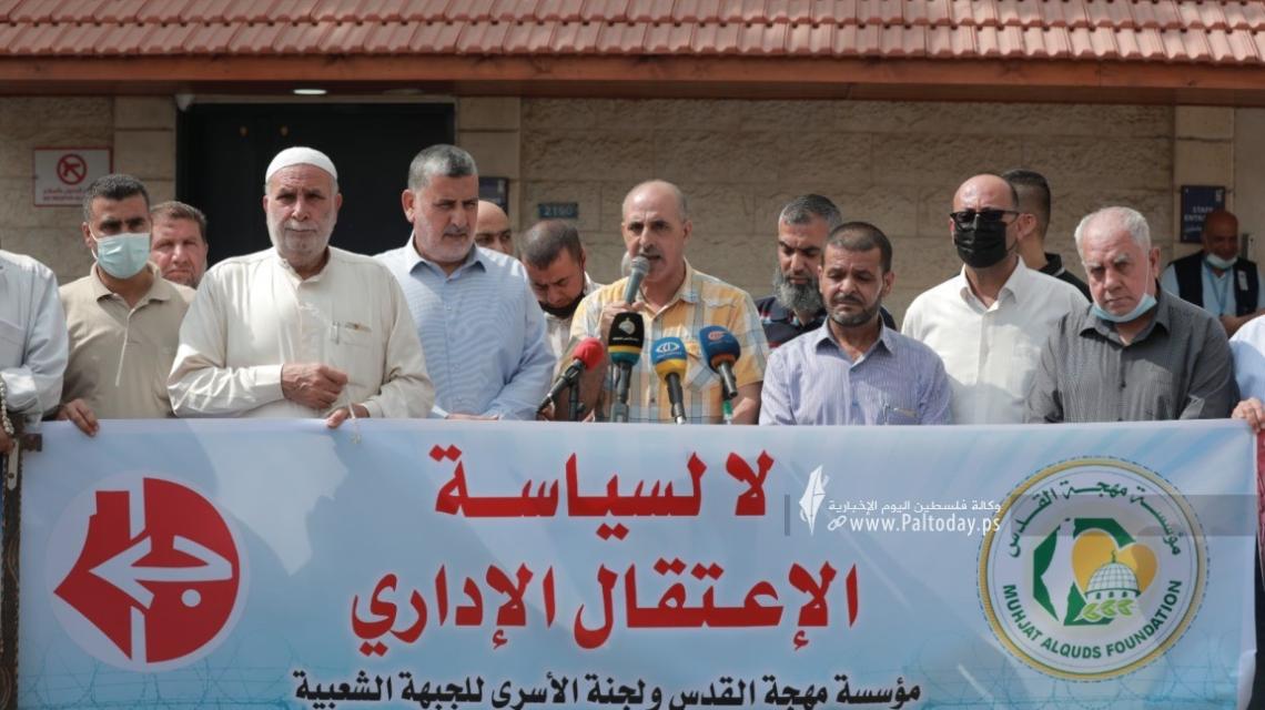 بالصور:لجنة الأسرى في "الجبهة الشعبية" و مؤسسة "مهجة القدس" تنظمان وقفة إسناد للأسرى المضربين عن الطعام في سجون الاحتلال