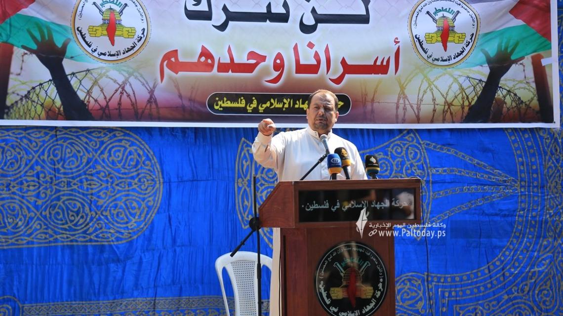 بالصور:"الجهاد الاسلامى" تقيم صلاة الجمعة أمام الصليب الاحمر بغزة نصرة لـ "أسرى الجهاد" المضربين عن الطعام في سجون الاحتلال