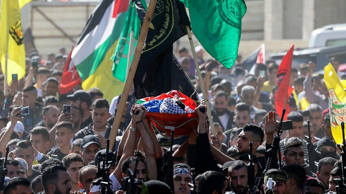 بالصور :  تشييع الطفل محمد دعدس في نابلس الذي أعدم برصاص الاحتلال أمس .