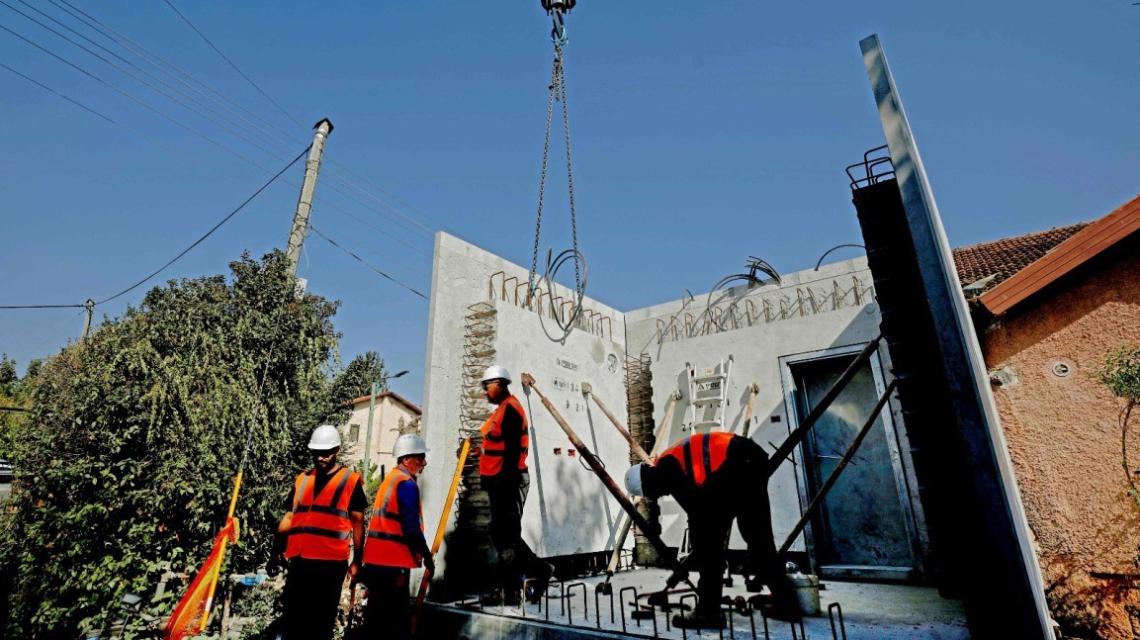 بالصور:وضع غرف محمية لصالح المستوطنين في شمال فلسطين المحتلة على غرار تلك في غلاف غزة تحسبًا لمواجهة عسكرية قريبة