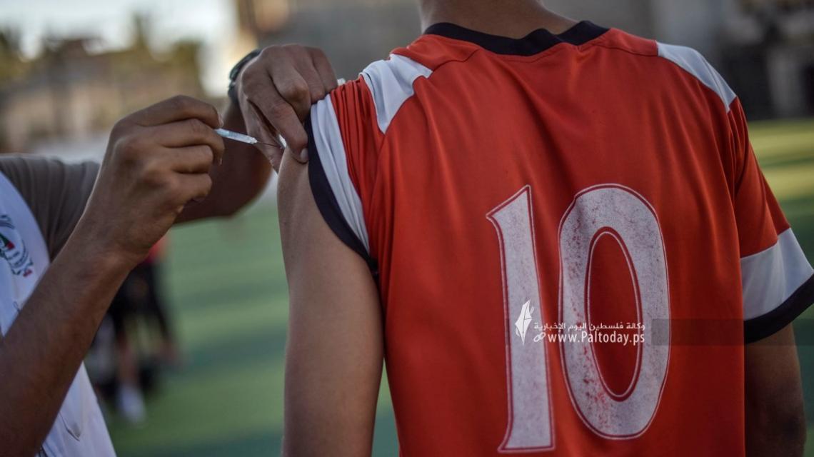 الطب الوقائي يقوم بتطعيم الفرق الرياضية في مدينة خانيونس